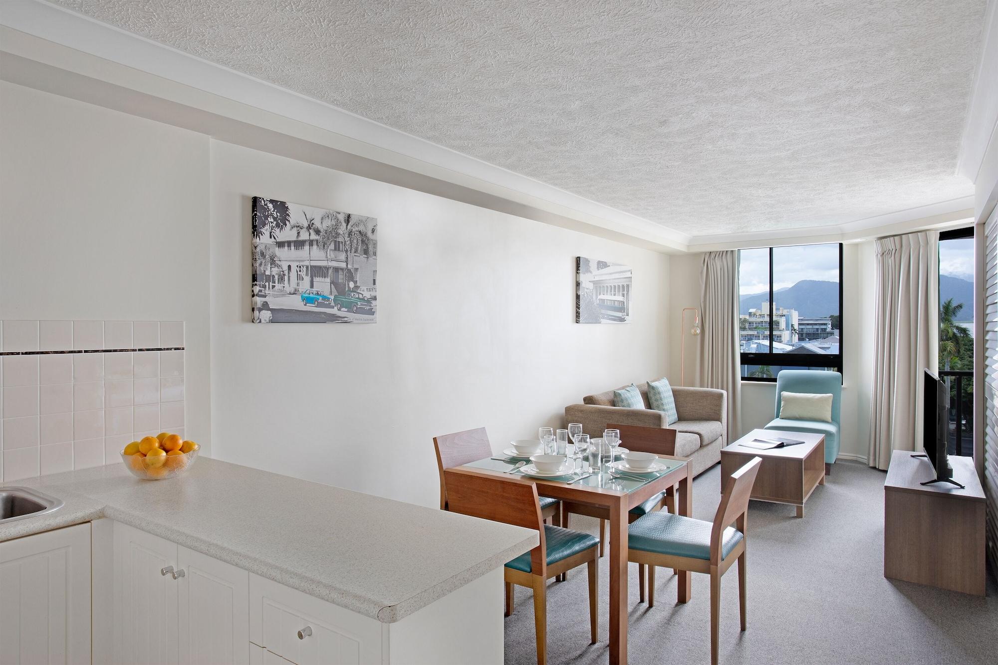 Hotel Mantra Esplanade Cairns
