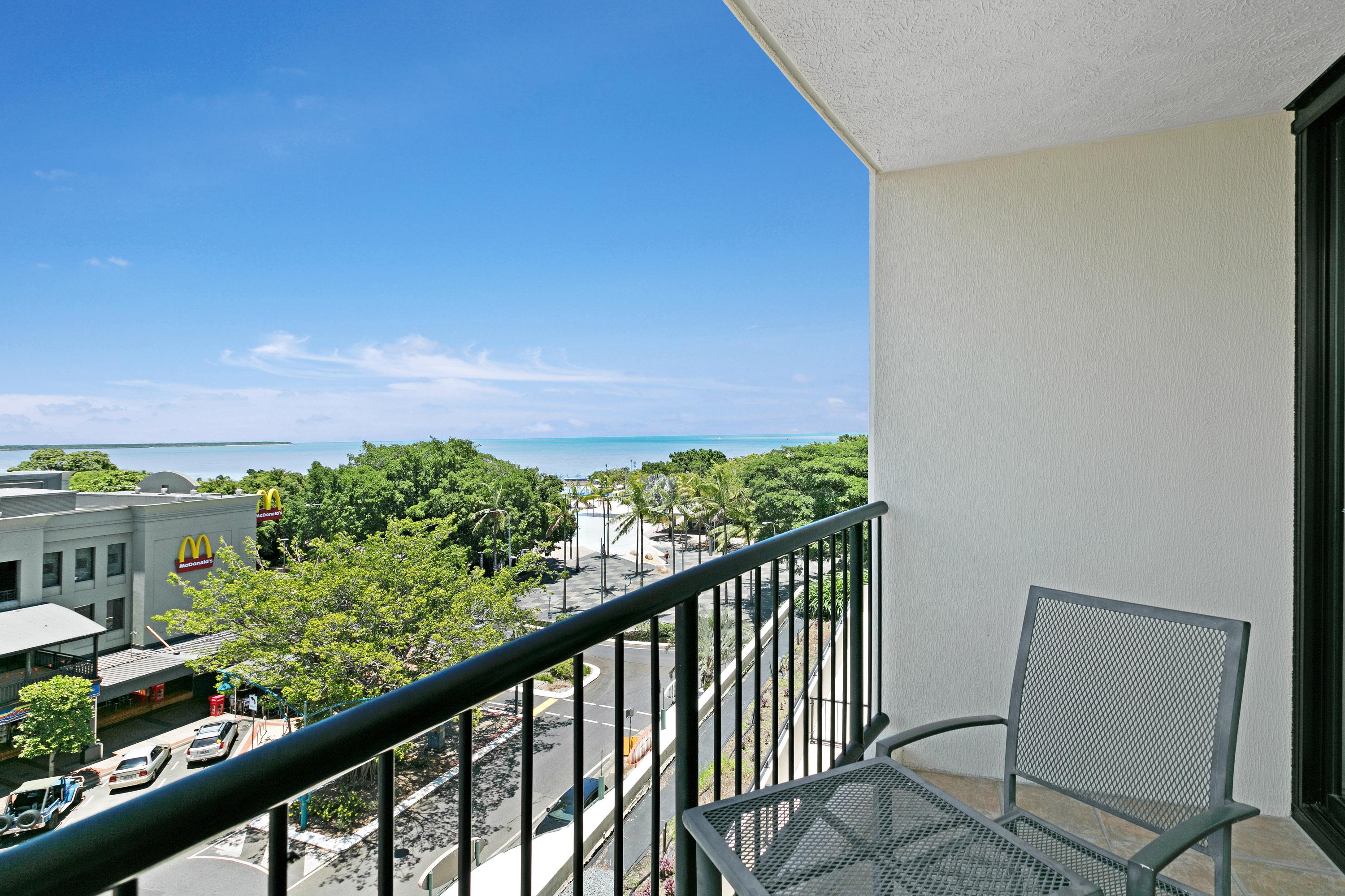 Hotel Mantra Esplanade 4*
